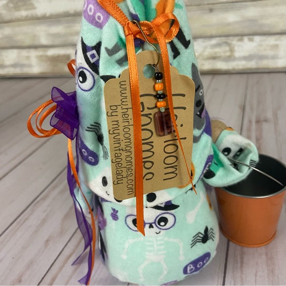 🚫SOLD🚫 Halloween Gnome Handmade Dracula Flannel Cotton Faux Fur Purple Cottage - Picture 11 of 11